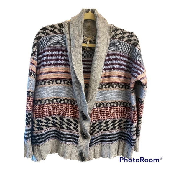 Kirra Wool Blend cardigan, oversized, geometric pattern with toggle buttons. - Picture 2 of 9